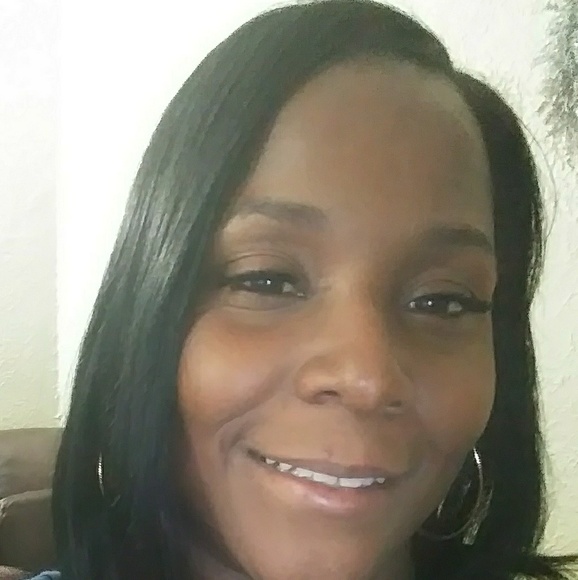 Meet your Posher, Donita - Picture 1 of 1